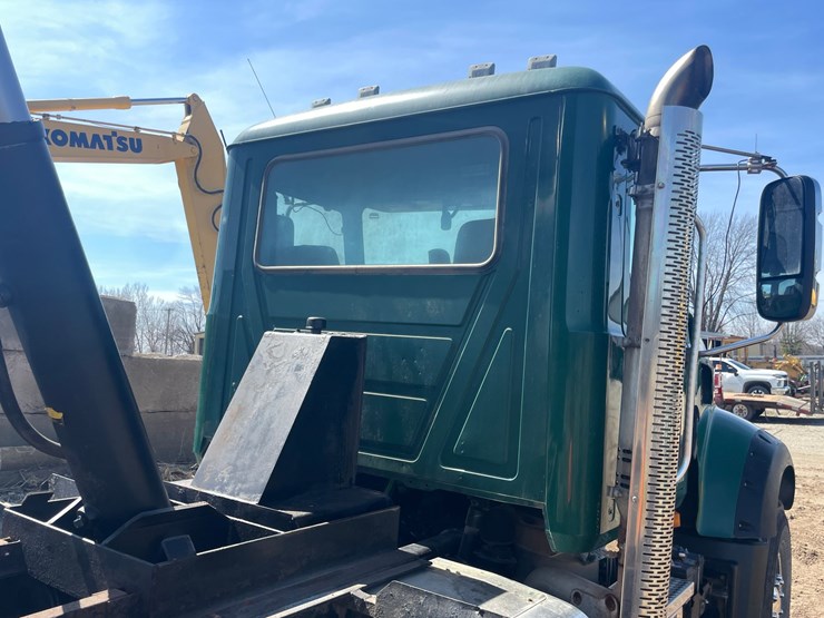 #4014-•-2013-quad-axle-mack-dump-truck-(has-wi-title)-image-159
