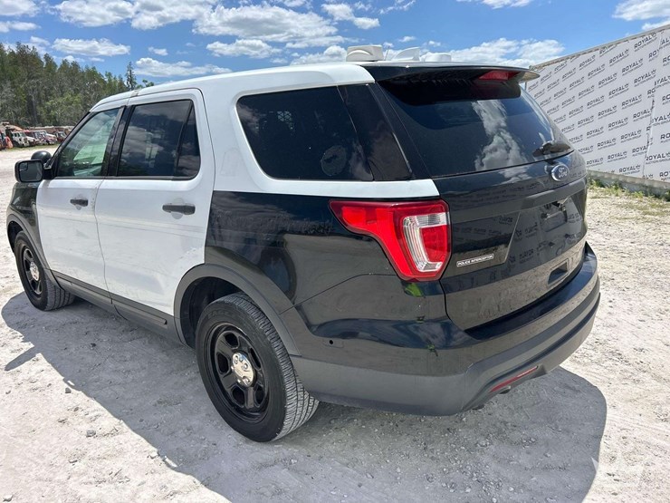 2017-ford-explorer-image-4