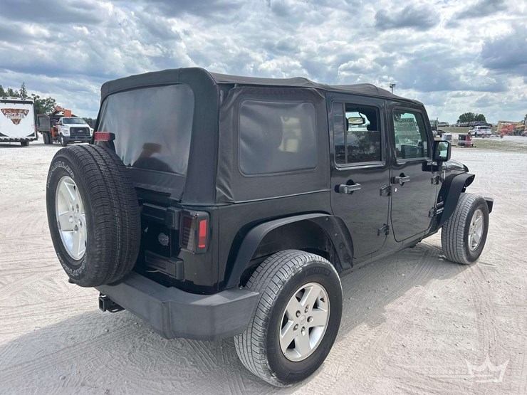 2013-jeep-wrangler-image-3
