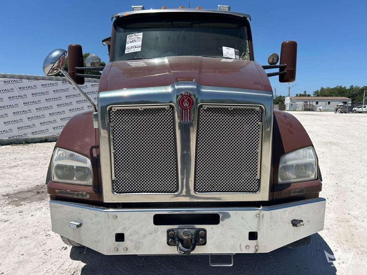 2017-kenworth-t880-image-36
