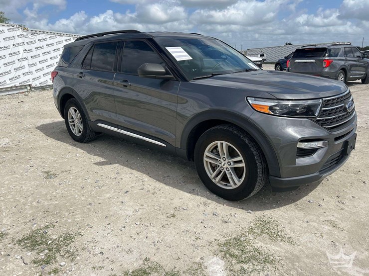 2023-ford-explorer-image-2