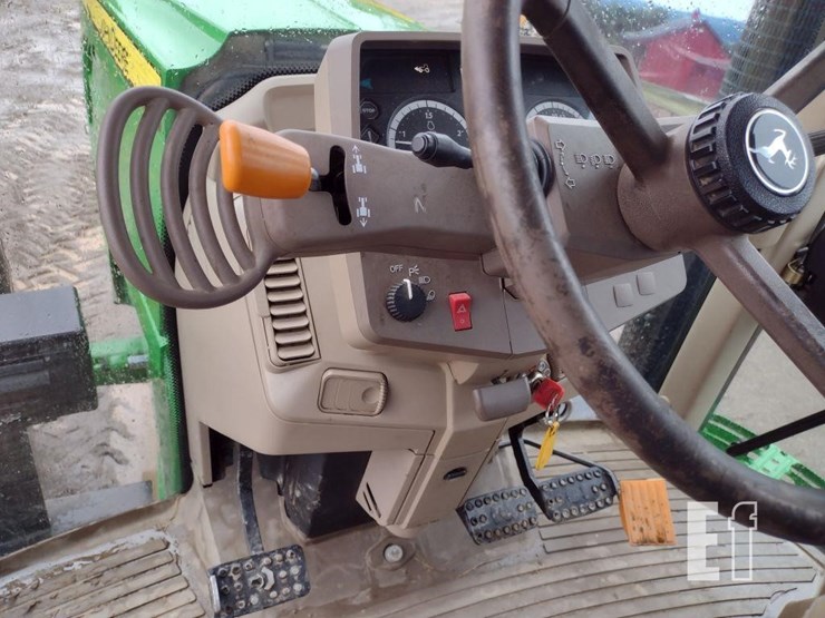 2014-john-deere-6140m-image-8