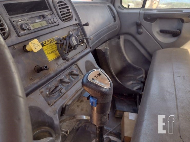 2005-freightliner-business-class-m2-106-image-10