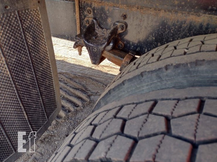 2015-freightliner-business-class-m2-106-image-24