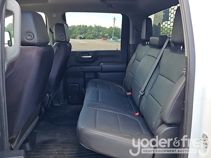 2022-chevrolet-3500hd-image-21