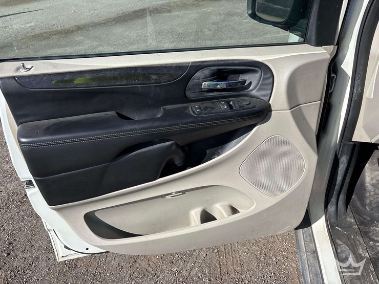 2012-dodge-grand-caravan-image-11