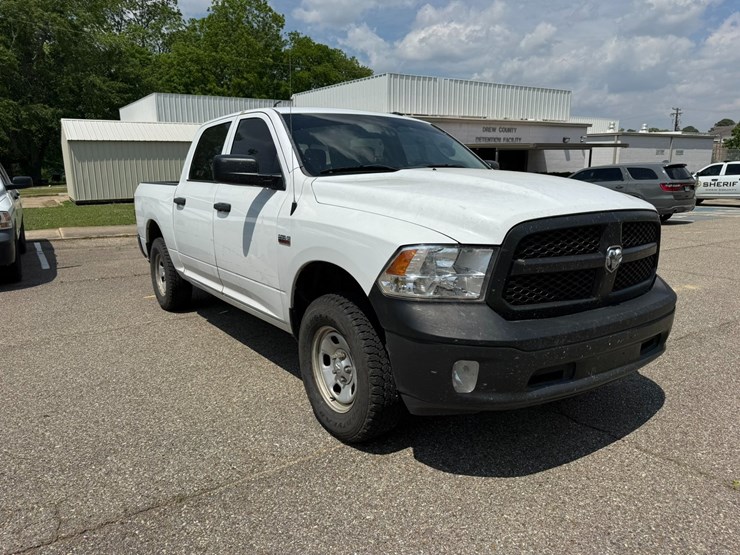 2016-dodge-1500-image-2