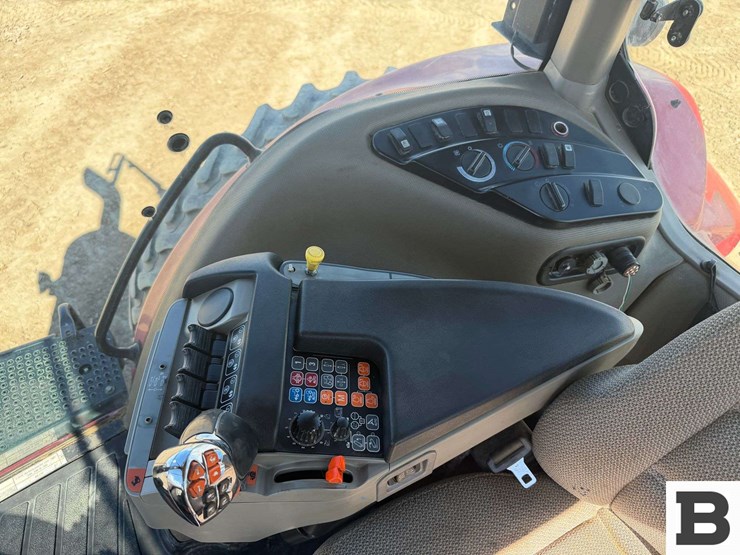 2015-case-ih-magnum-310-image-101