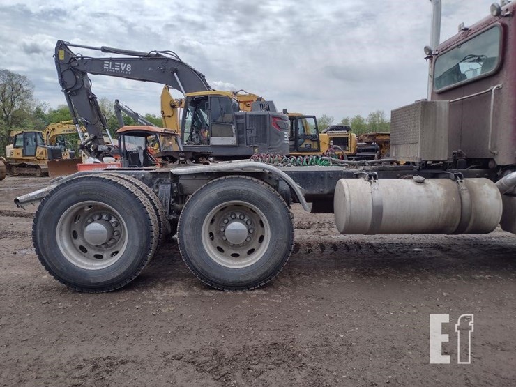 2005-peterbilt-379-image-27