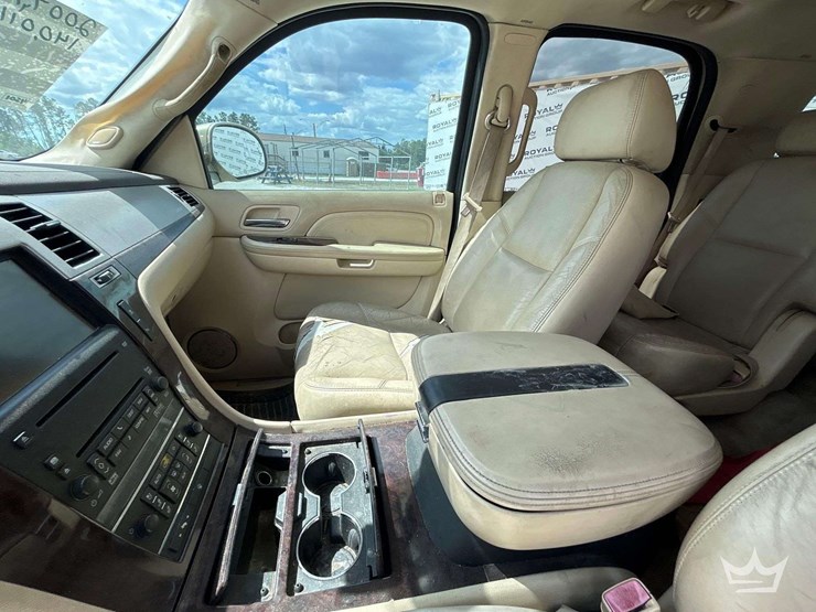 2007-cadillac-escalade-image-17