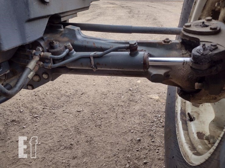 new-holland-ts100-image-23
