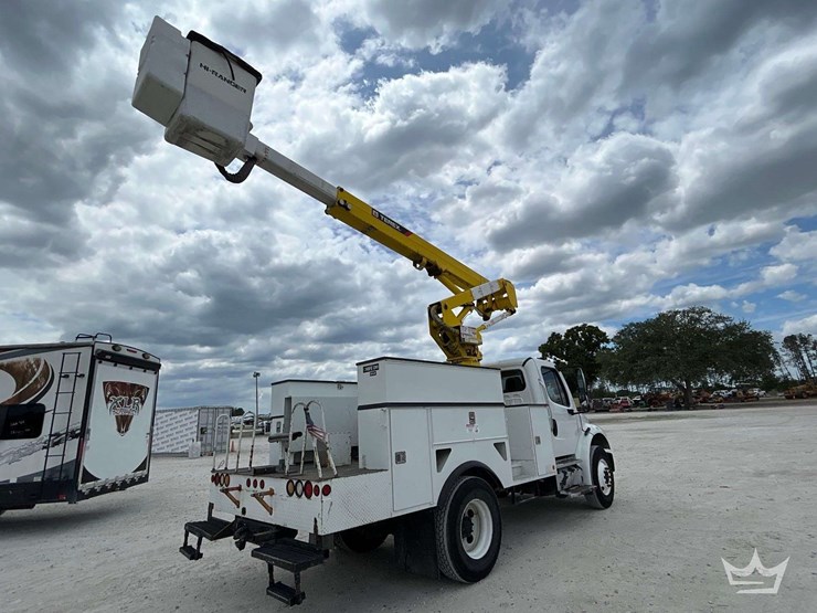 2012-freightliner-m2-106-image-3