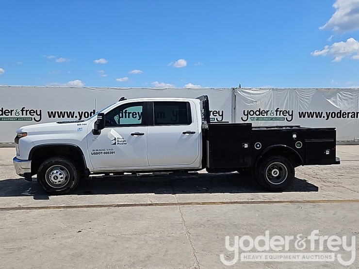 2022-chevrolet-3500hd-image-3