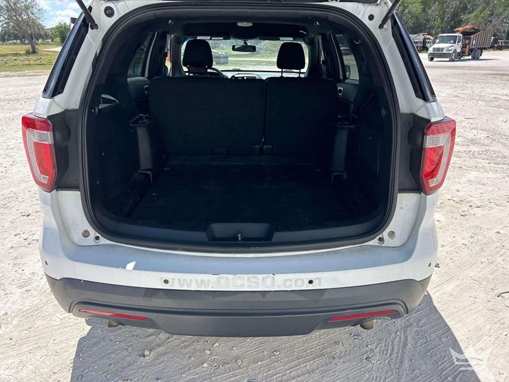 2016-ford-explorer-image-21