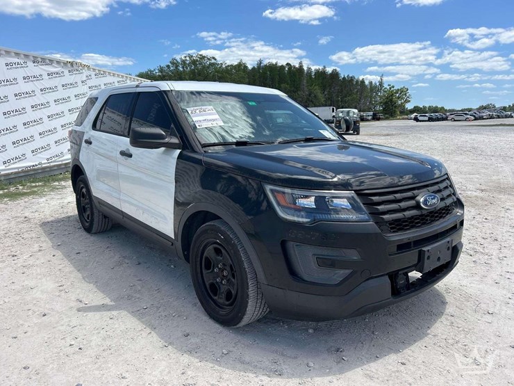 2016-ford-explorer-image-2