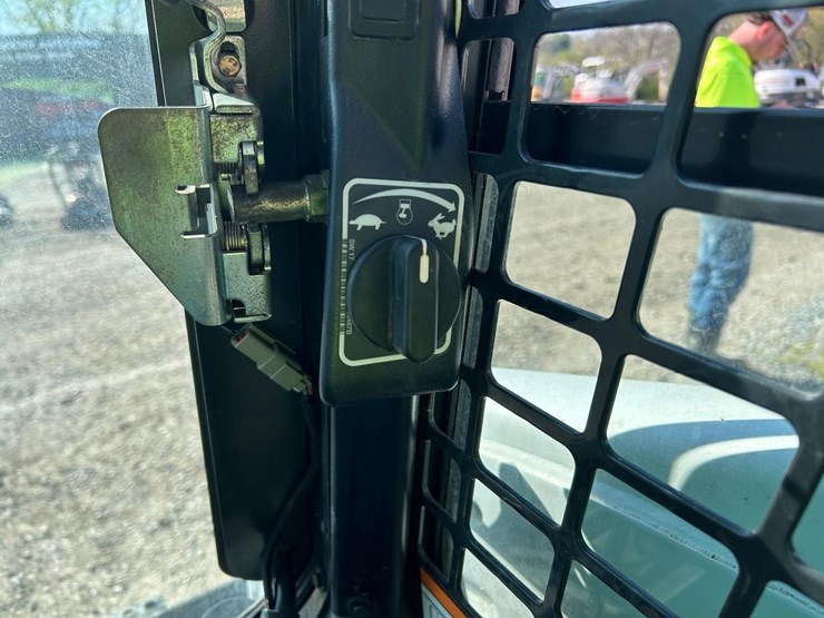 2017-bobcat-t590-image-21