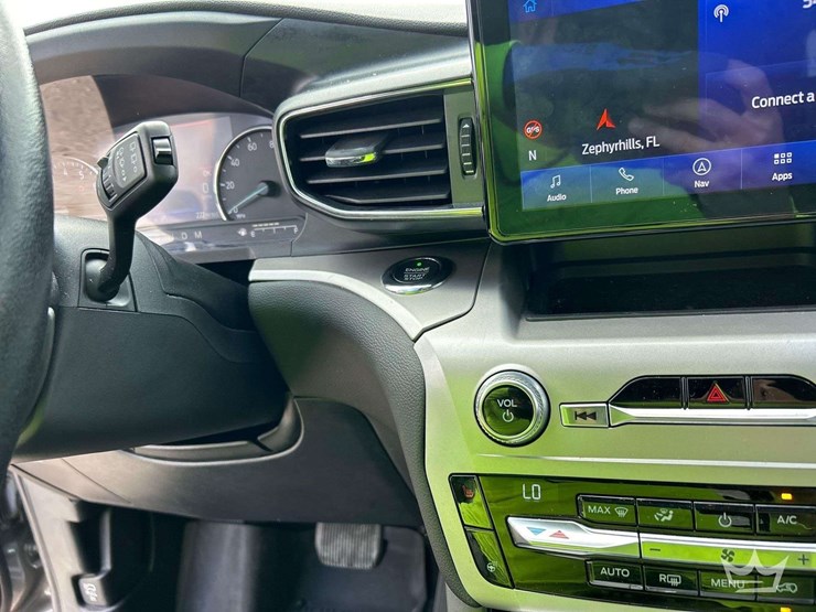 2021-ford-explorer-image-15