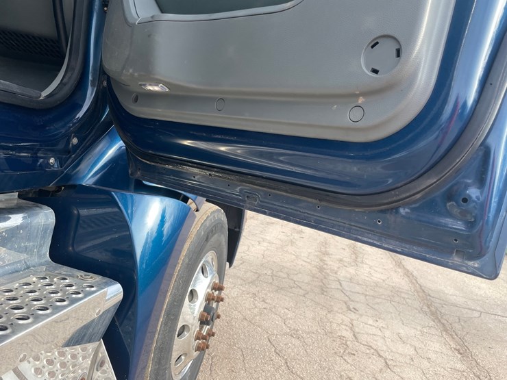 2015-kenworth-t880-image-112