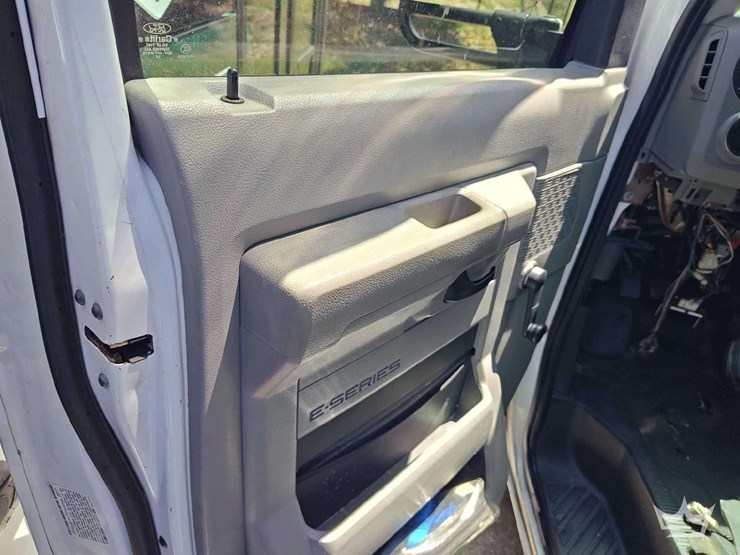 2017-ford-e450-image-21