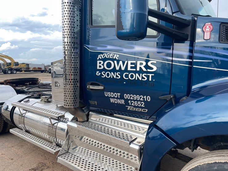 2015-kenworth-t880-image-50