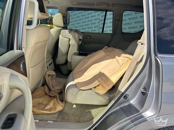 2012-infiniti-qx56-image-15