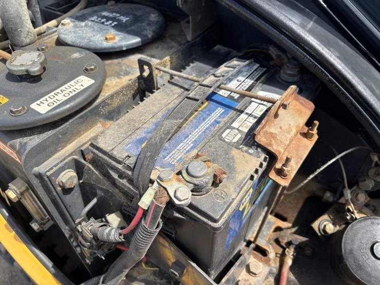 2006-deere-27d-image-40