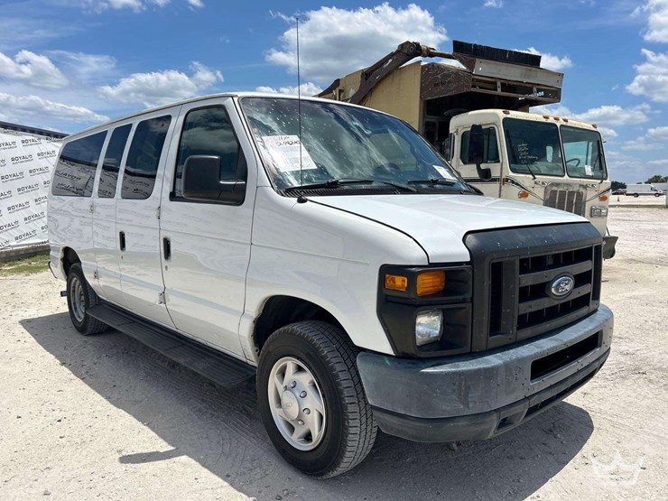 2011-ford-e250-image-2