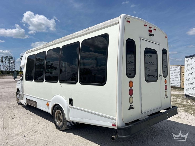 2013-ford-e450-image-4