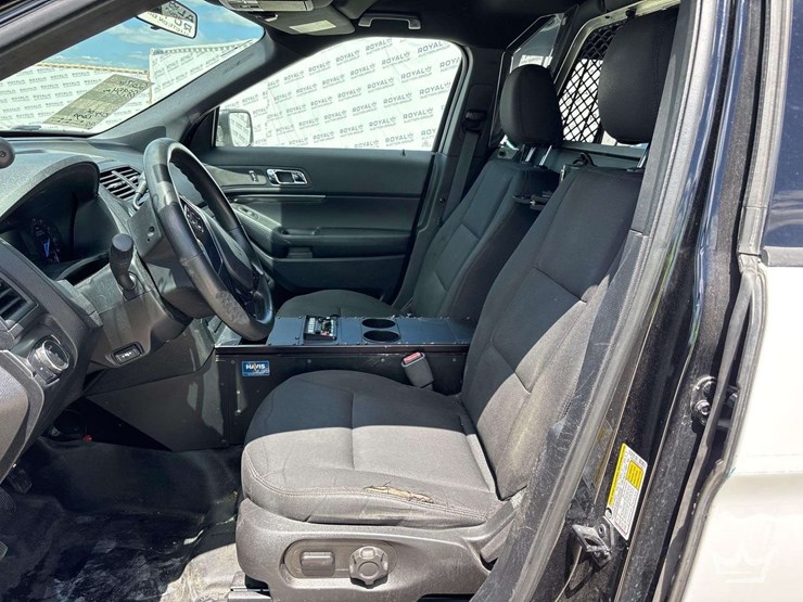 2017-ford-explorer-image-12