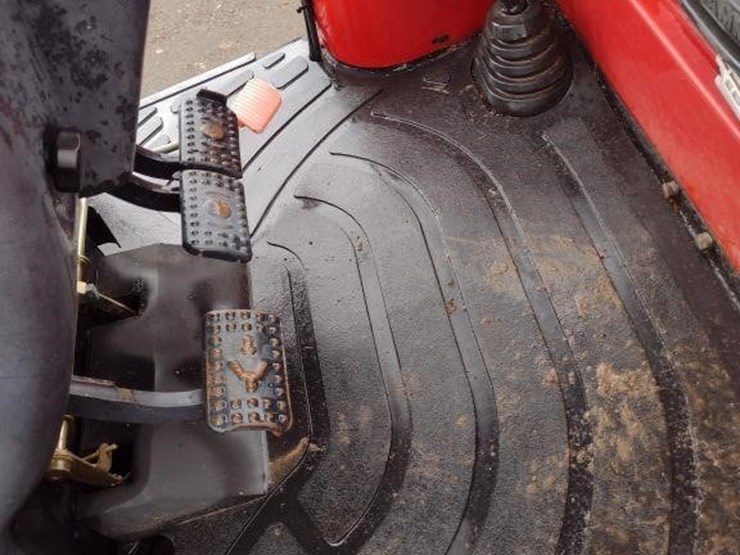 2013-case-ih-farmall-110a-image-11