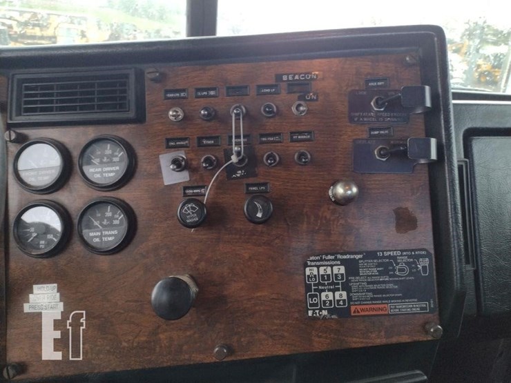 1993-peterbilt-379-image-9