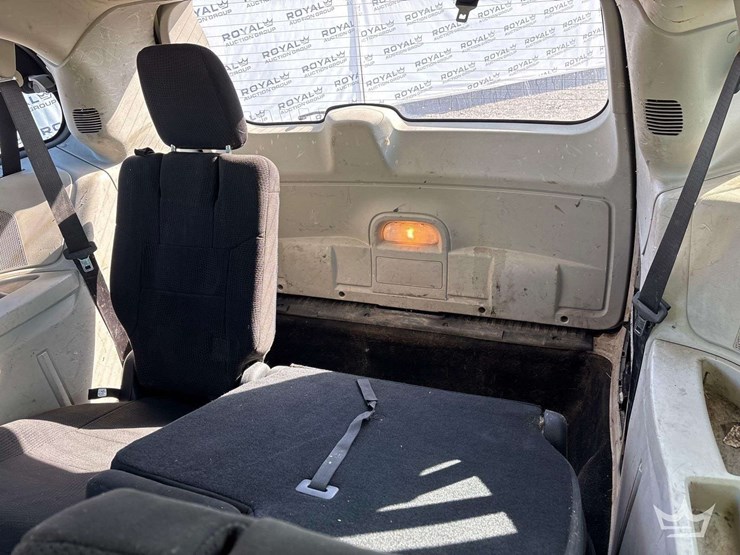 2012-dodge-grand-caravan-image-17