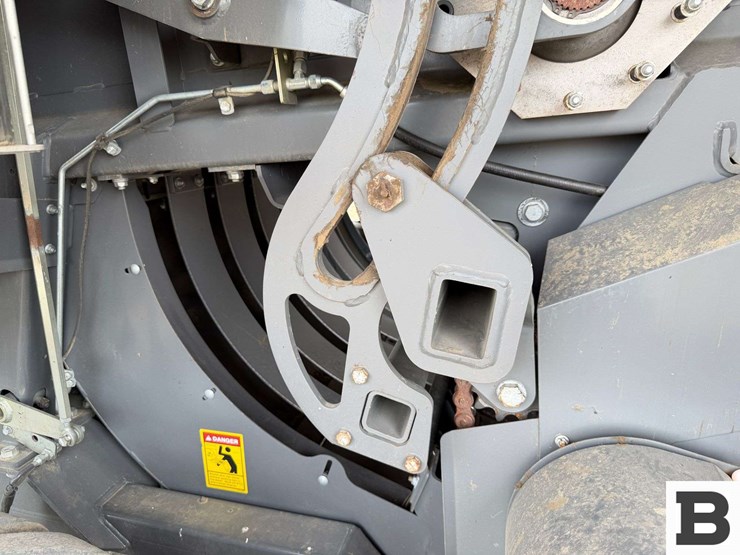 2022-massey-ferguson-2270-image-54