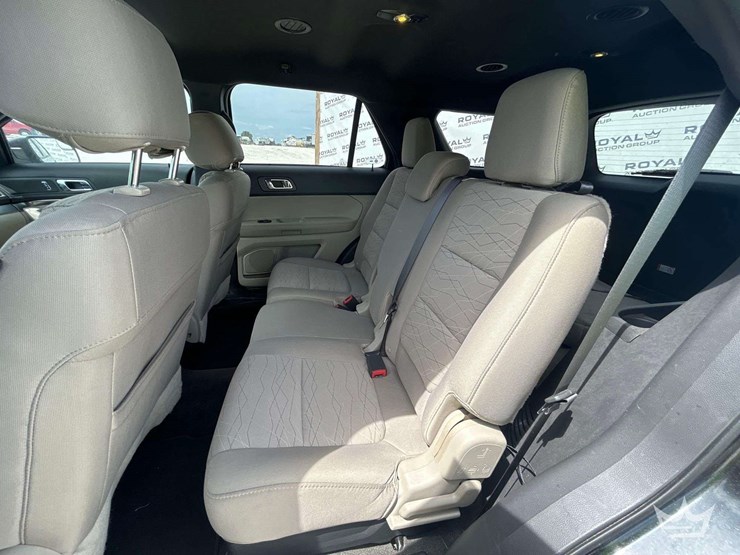 2015-ford-explorer-image-22