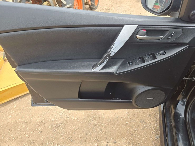 2010-mazda-3s-hatchback-4d-image-9