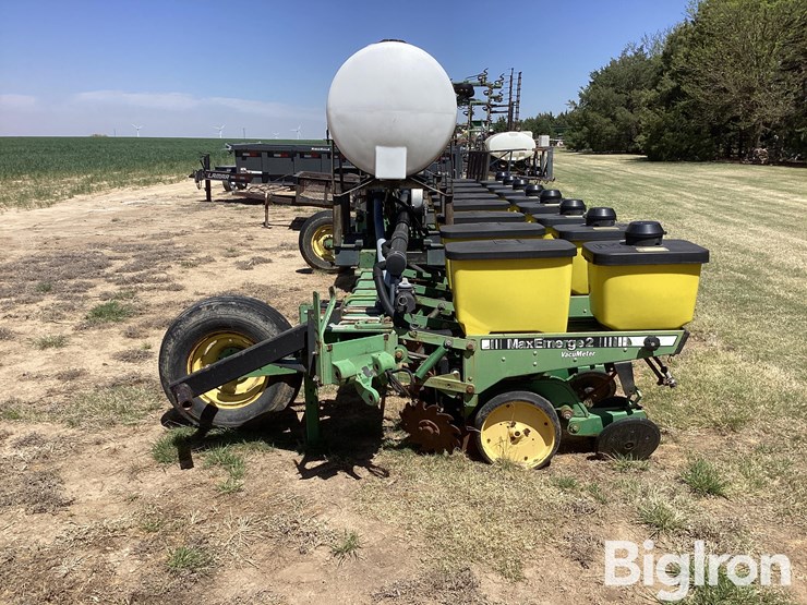 john-deere-7300-image-8