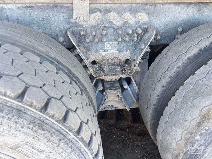 2005-peterbilt-357-image-22