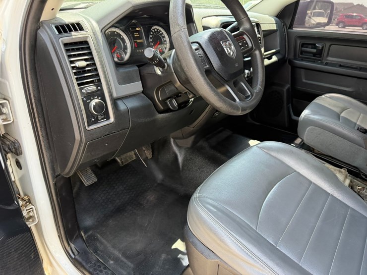 2016-dodge-1500-image-33