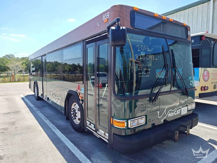 2012-gillig-low-floor-image-2