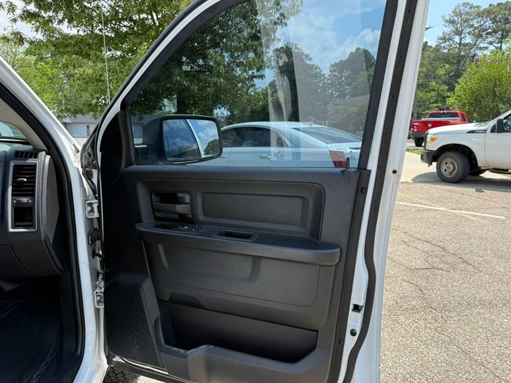2018-dodge-1500-image-30