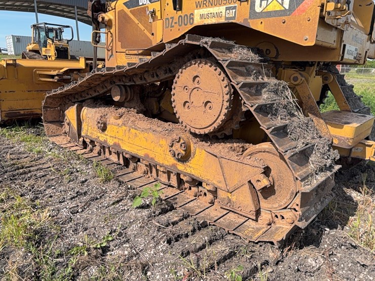 2016-caterpillar-d6t-image-10