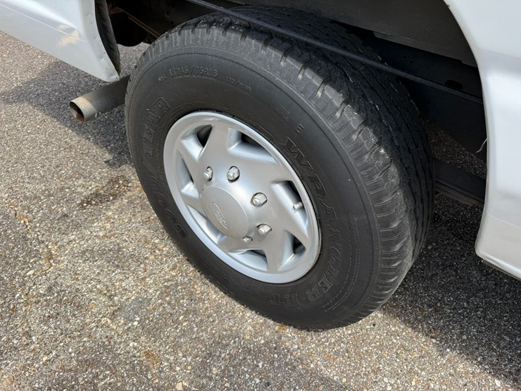 2011-ford-cargo-image-12