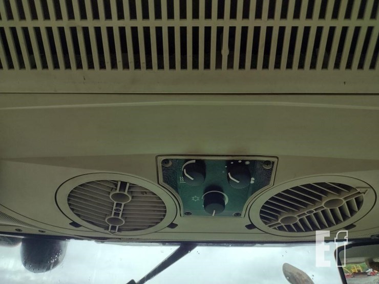 2007-john-deere-6215-image-11