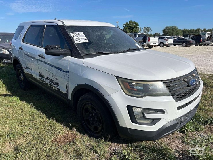2017-ford-explorer-image-2