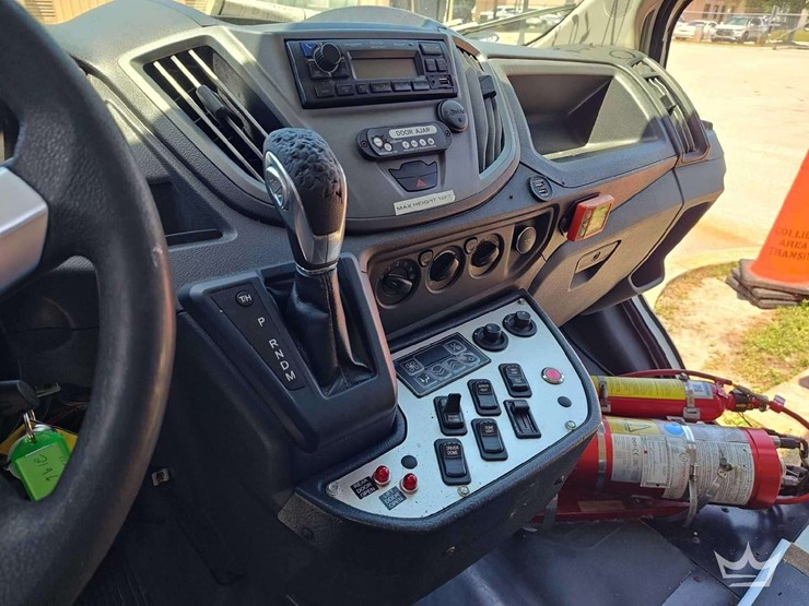 2019-ford-transit-image-11