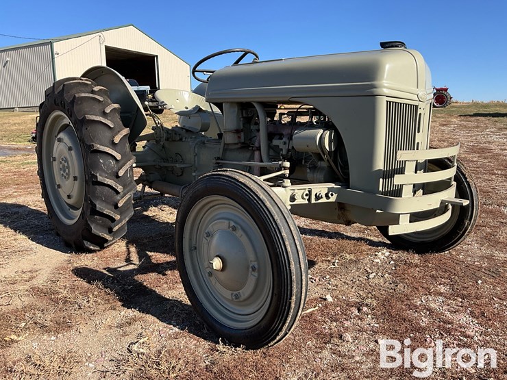 1941-ford-9n-image-3