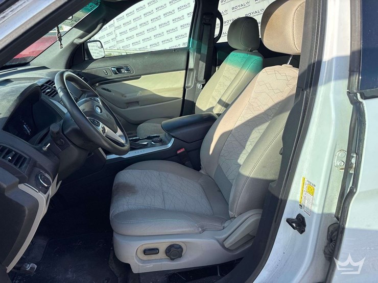 2015-ford-explorer-image-12