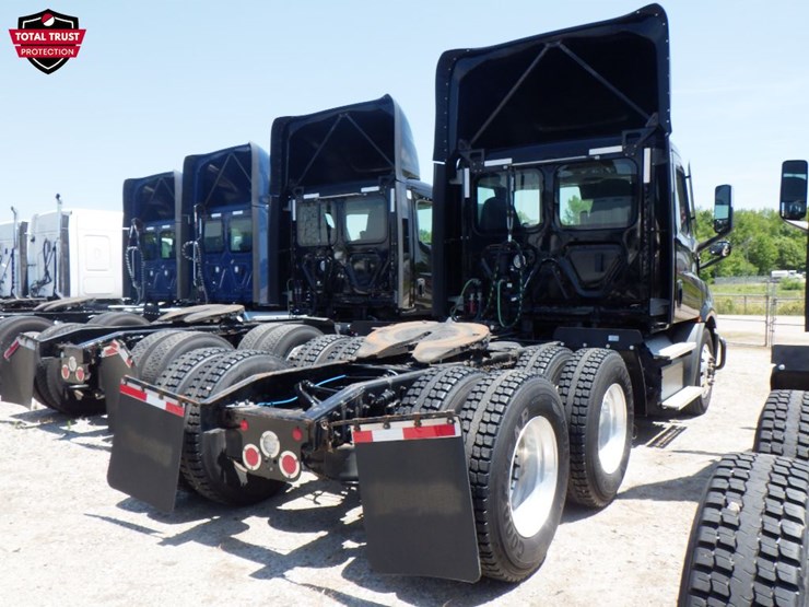 2022-freightliner-cascadia-116-image-6