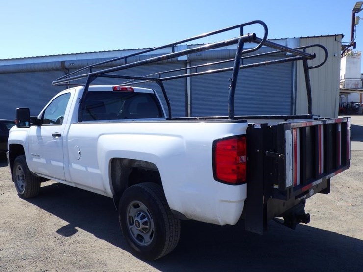 2018-chevrolet-2500hd-image-4