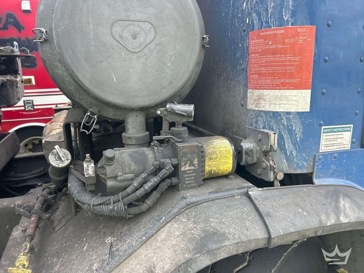 2017-peterbilt-320-image-20